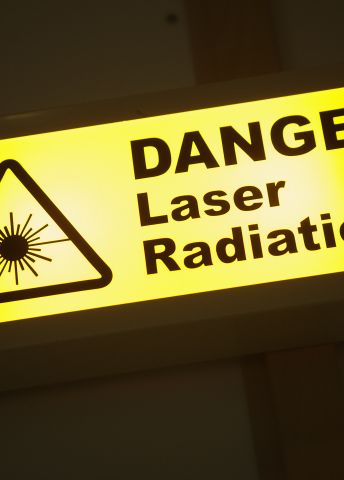 Varningsskylt för laserstrålning