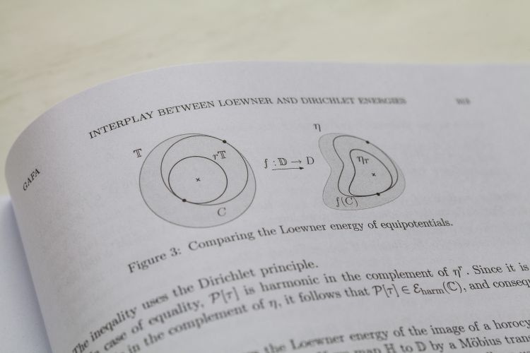 Diagram över cirkulära och elliptiska former i en bok.